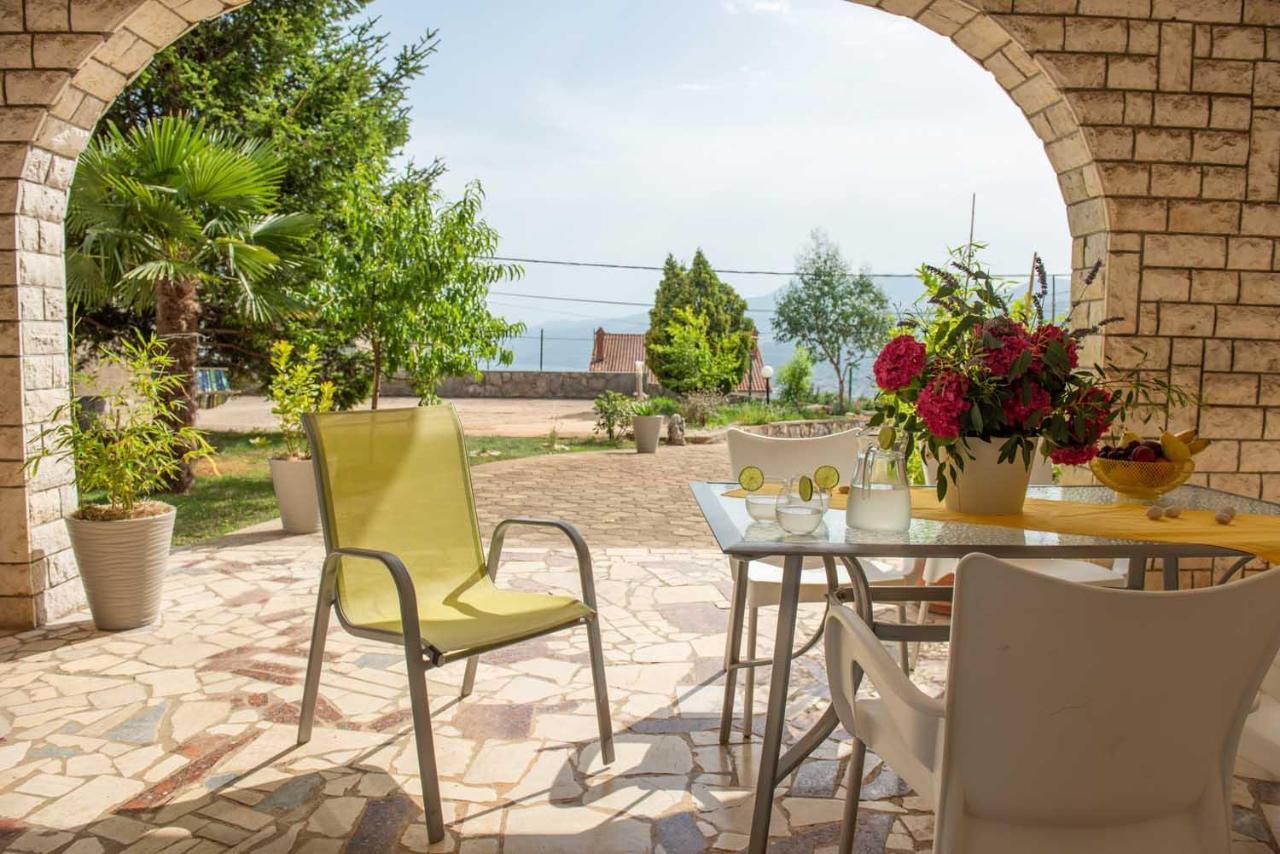 Apartman Mjeda 카스타브 외부 사진