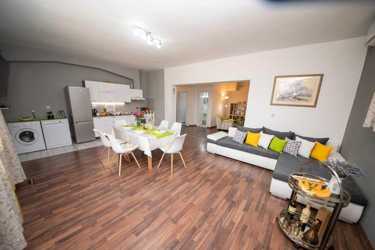 Apartman Mjeda 카스타브 외부 사진